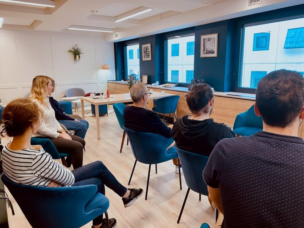 Yoga en entreprise Yoga sur chaise